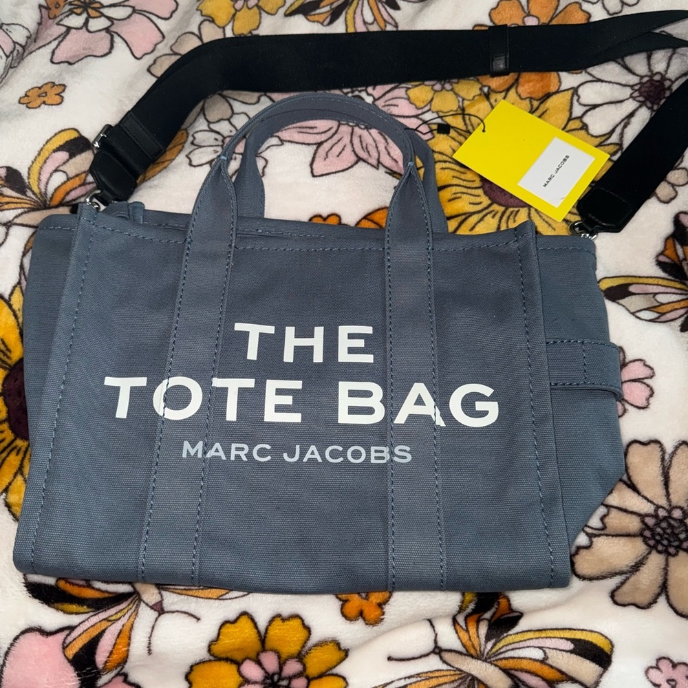 Marc Jacobs Gray Messenger Bag with Classic Design